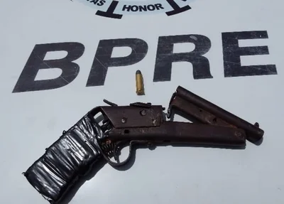 Arma encontrada com o suspeito
