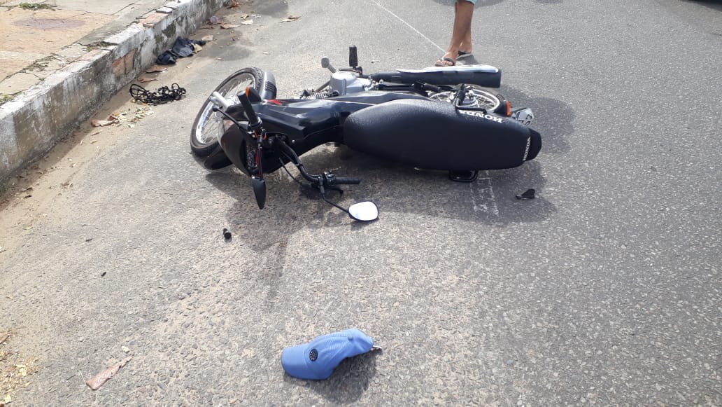 Motocicleta Pop 100 após acidente em Parnaíba