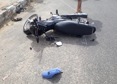 Motocicleta Pop 100 após acidente em Parnaíba