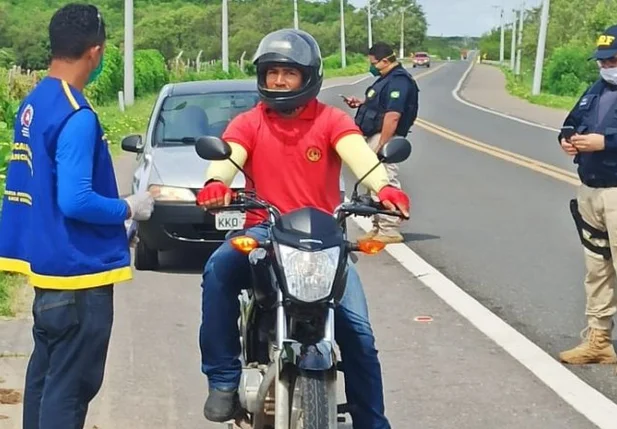 PRF em abordagem no litoral do Piauí