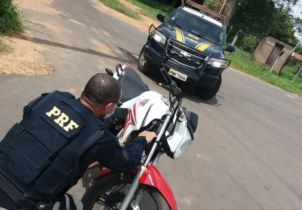 PRF recupera moto roubada