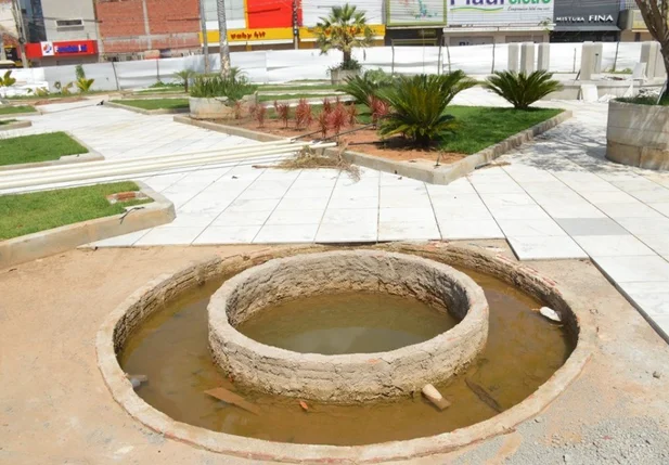 Agúa acumulada na Praça Félix Pacheco