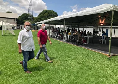 Firmino Filho visita estádio Lindolfo Monteiro