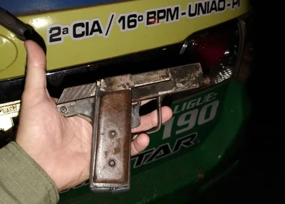 Arma de fogo apreendida com o suspeito