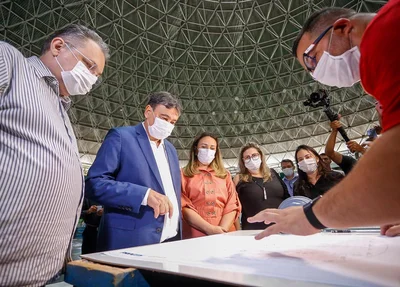 Wellington Dias acompanha montagem no hospital de campanha no Verdão