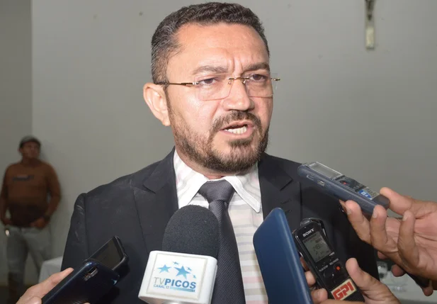 Padre Walmir prorroga fechamento do comércio até 30 de abril