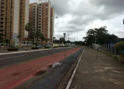 Pistas interditadas na Avenida Raul Lopes