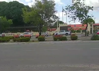 Fila de veículos na Frei Serafim