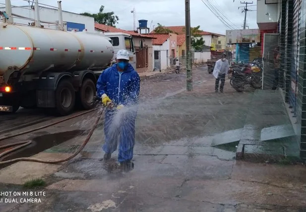 Prefeitura de Esperantina realiza sanitização de espaços públicos