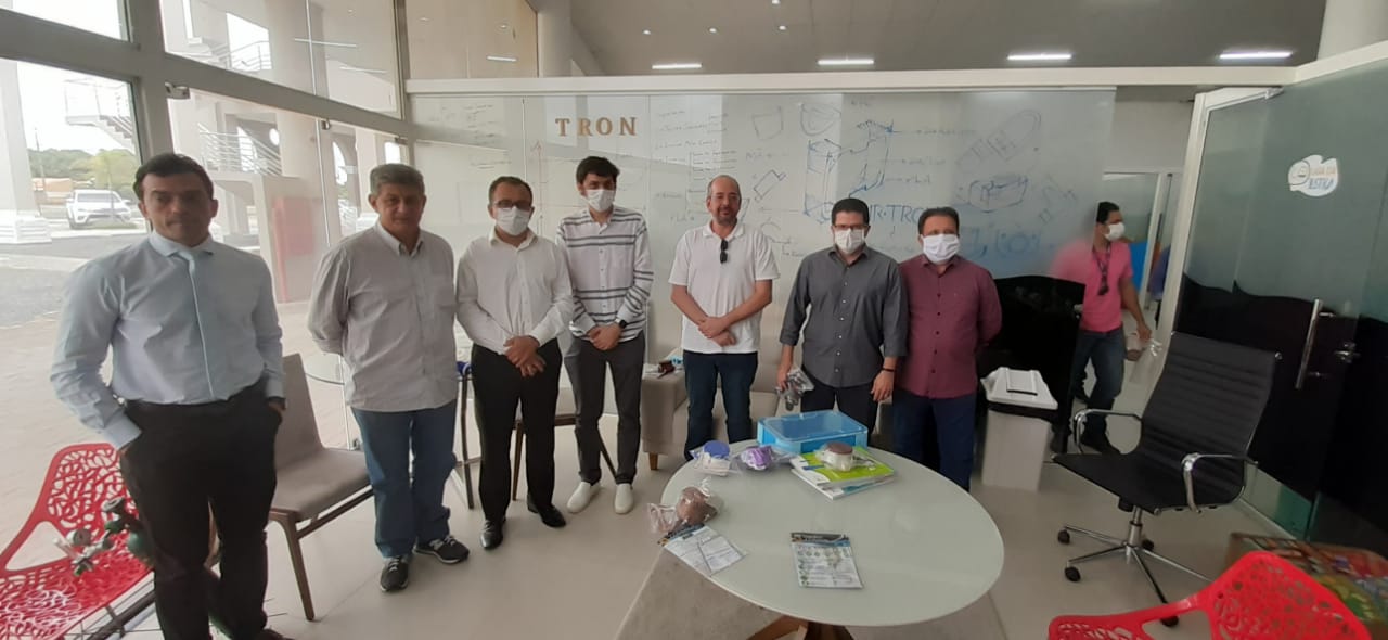 Zé Filho visita laboratório de produção das máscaras em Parnaíba