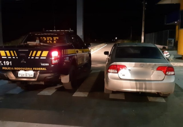 Honda Civic é apreendido na BR 316 em Valença do Piauí