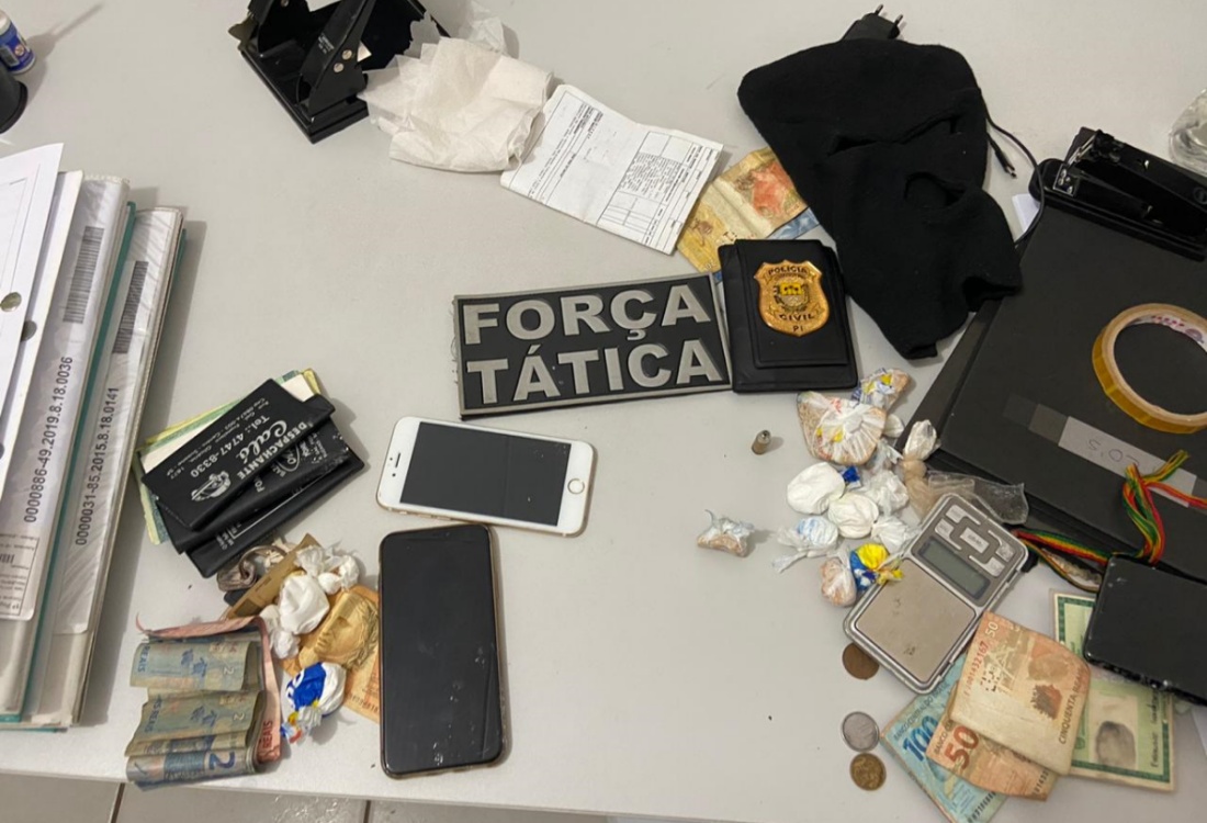 Material apreendido pela Polícia Civil de Altos