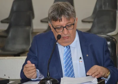 Vereador Carlos Luís criticou pontos do decreto.