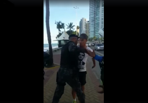 Bolsonaro publica vídeo de homem sendo preso