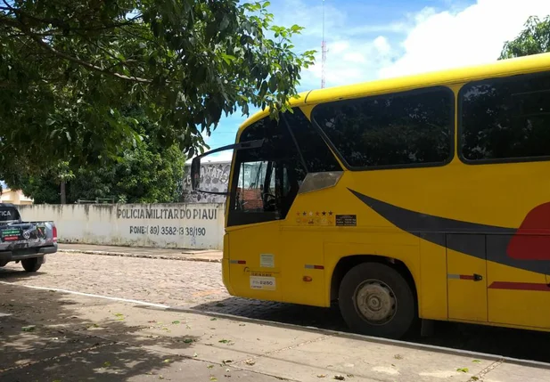 Ônibus vindo de São Paulo é apreendido pela PM