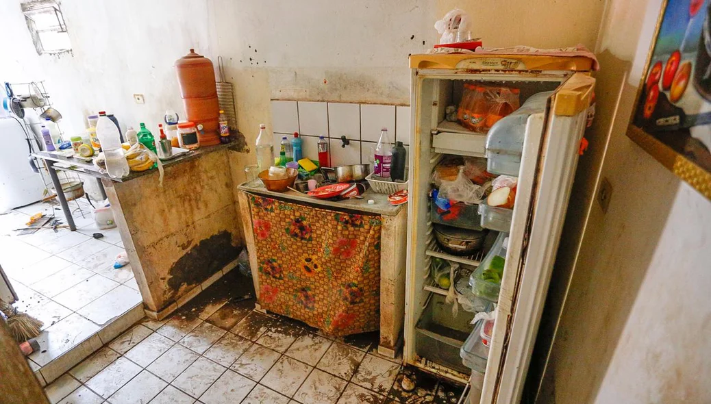 Alimentos que estavam na geladeira estão estragados
