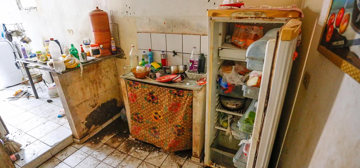 Alimentos que estavam na geladeira estão estragados