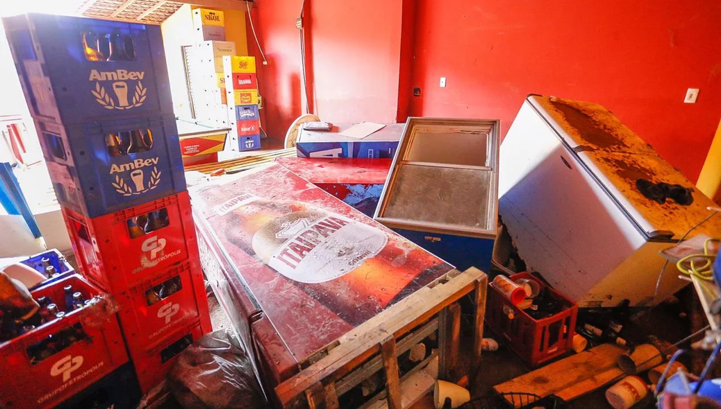 Bar ficou destruído com a força da água da chuva
