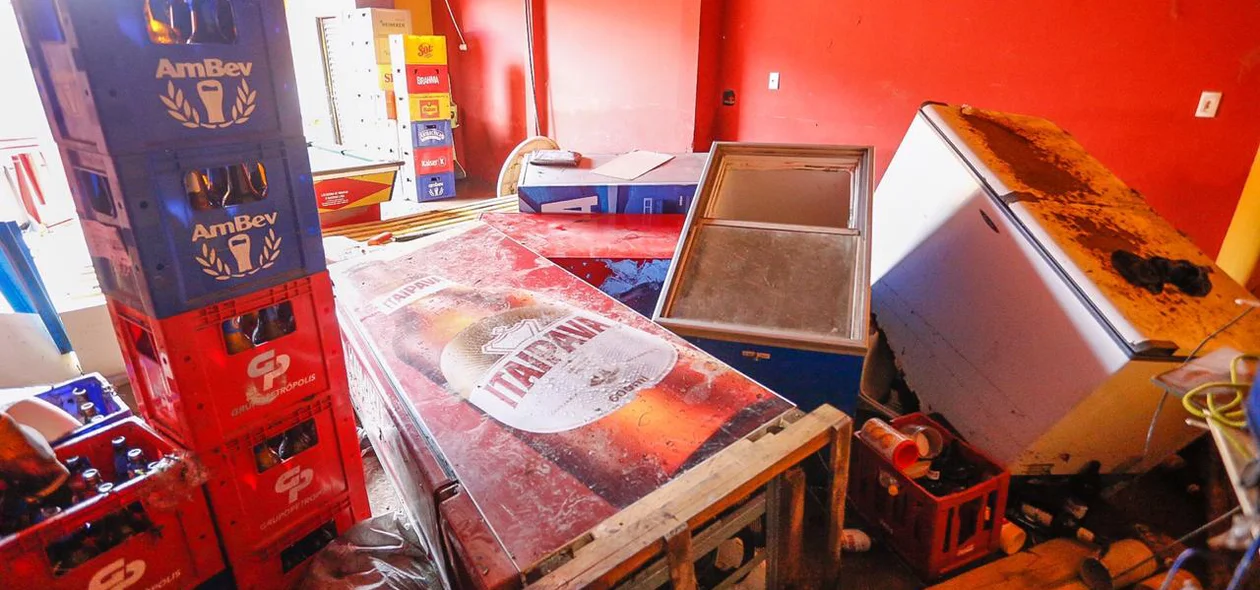 Bar ficou destruído com a força da água da chuva