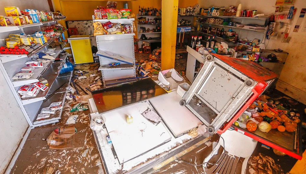 Comércio foi destruído pela água da chuva