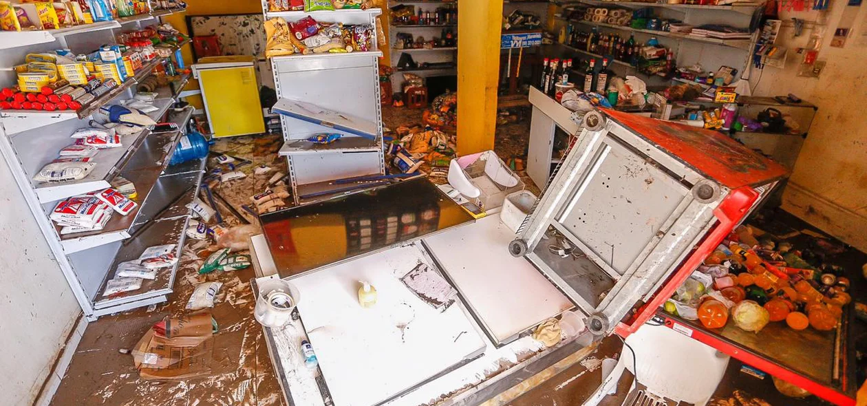 Comércio foi destruído pela água da chuva