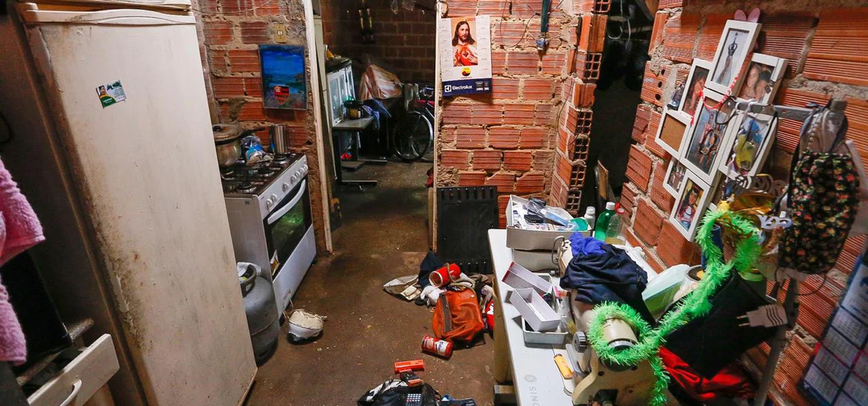 Cozinha da casa ficou destruída