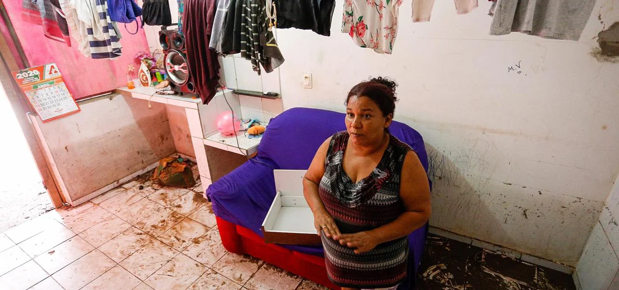 Luciana Saraiva teve a casa invadida pela água da chuva