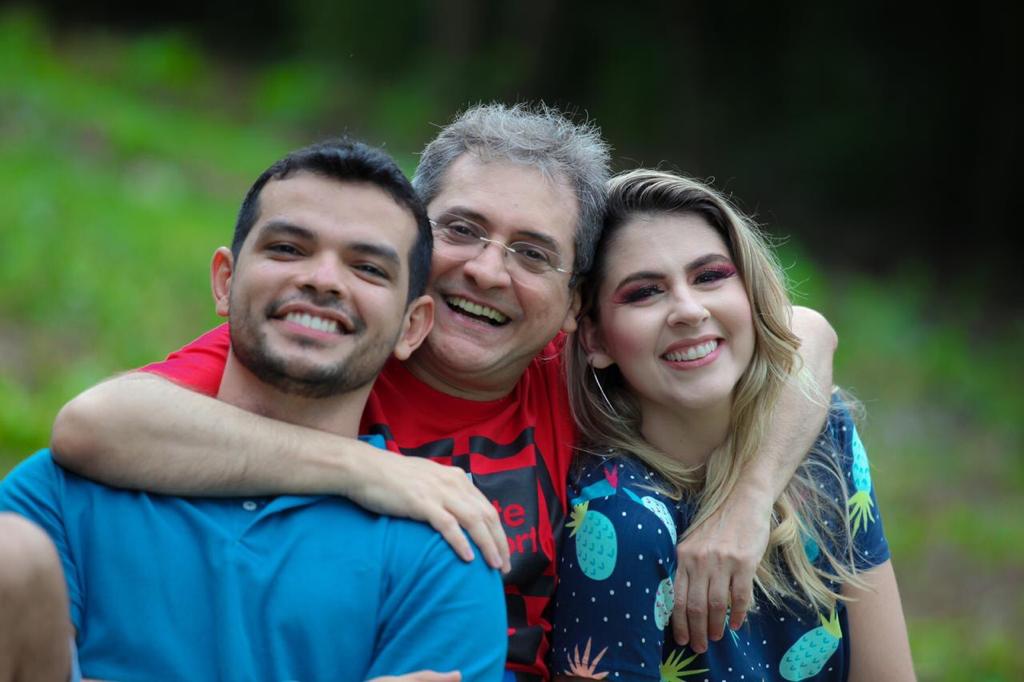 Melhor de Três se apresenta em live solidária nesta quinta