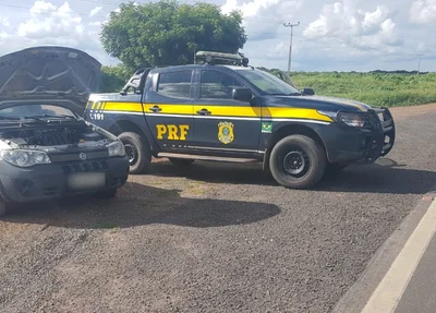 Veículo roubado apreendido pela PRF