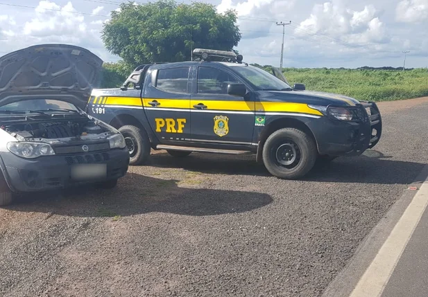 Veículo roubado apreendido pela PRF