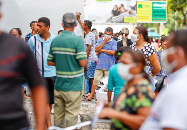 Aglomeração no bairro Dirceu