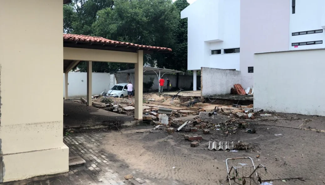 Cenário é de destruição