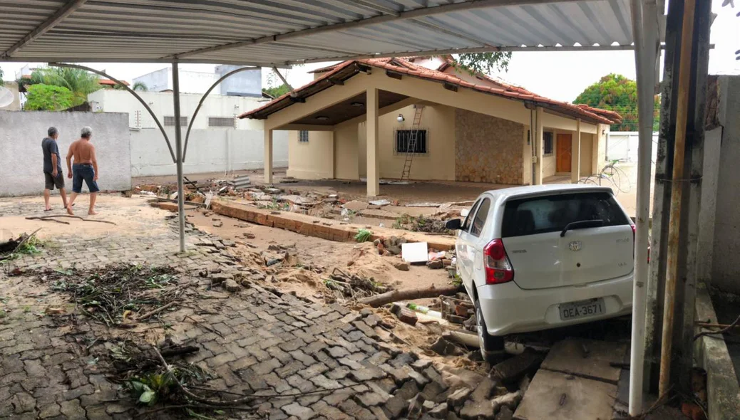 Muro foi destruído