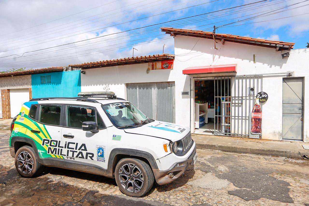 Viatura do 8º Batalhão da Polícia Militar