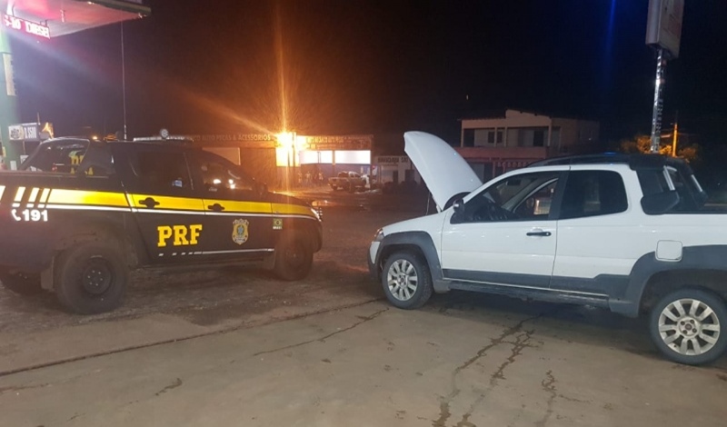 Carro apreendido pela PRF