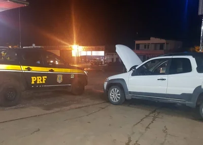 Carro apreendido pela PRF