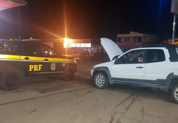 Carro apreendido pela PRF