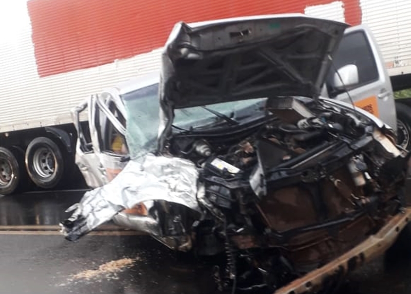 Nissan Frontier envolvida no acidente