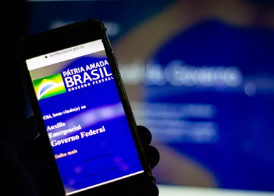 Auxílio emergencial do Governo Federal é distribuído pela Caixa Econômica
