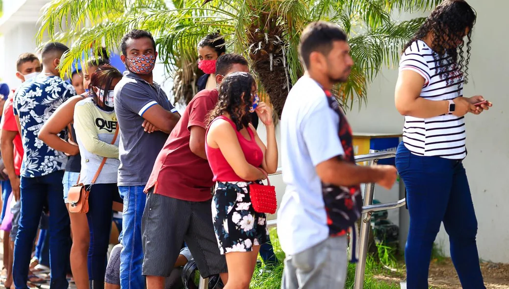 Fila na Caixa econômica da Avenida Presidente Kennedy 