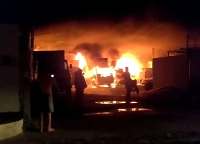 Incêndio destrói 15 veículos do centro de distribuição da empresa Longá