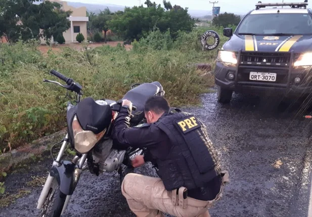 Moto adulterada apreendida pela PRF em Francisco Santos