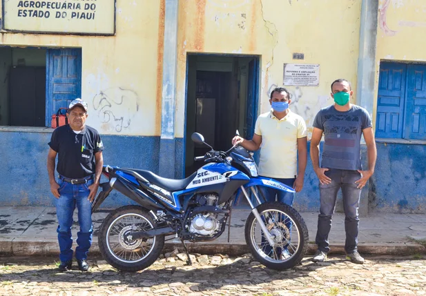 Prefeitura de Joaquim Pires adquire moto para Secretaria do Meio Ambiente