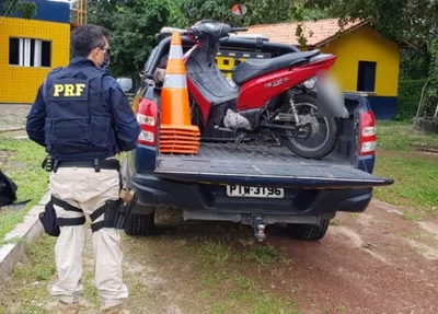 PRF apreende veículo roubado na BR 343