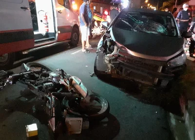 Acidente grave entre carro e moto no bairro Dirceu