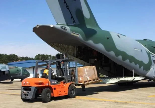 Avião da FAB leva suprimento de EPIs para Manaus