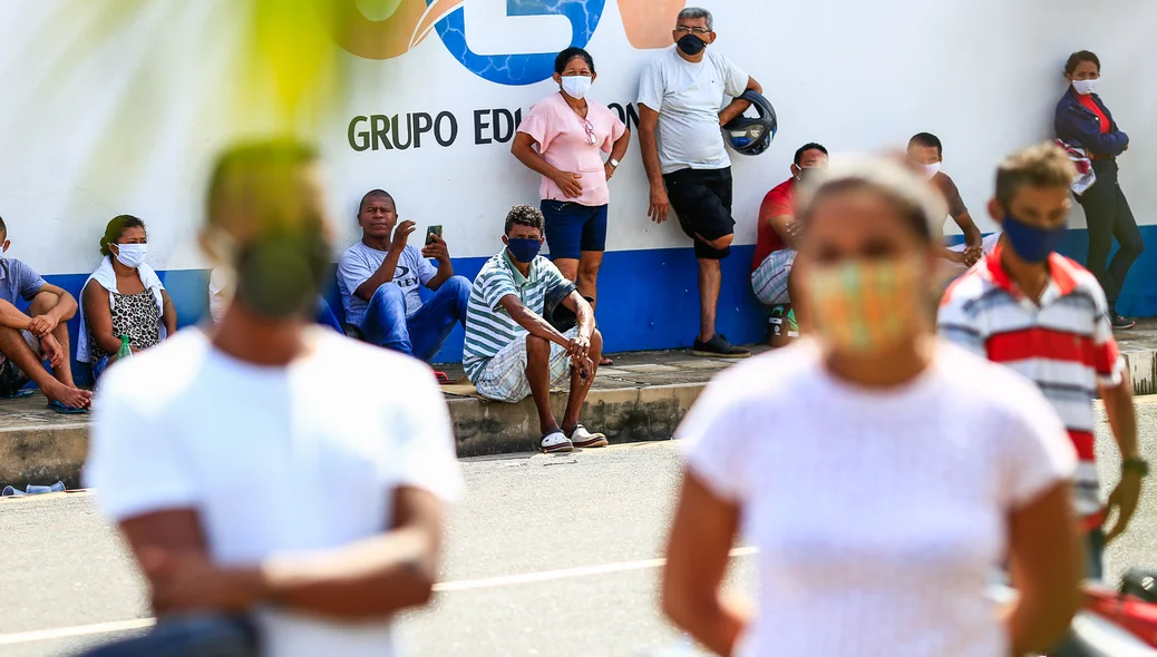 Muita gente para receber o beneficio 