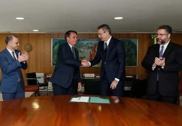 O presidente Jair Bolsonaro durante assinatura do Termo de Posse de Rolando Alexandre de Souza
