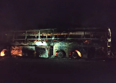 Ônibus vindo de SP pega fogo na BR 315 em Santa Luz