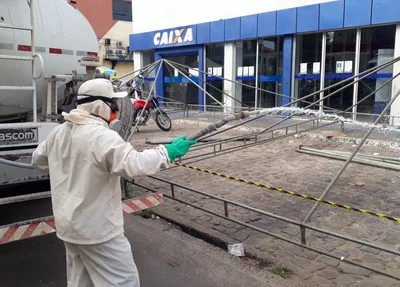 Ação de satanização em frente a Caixa